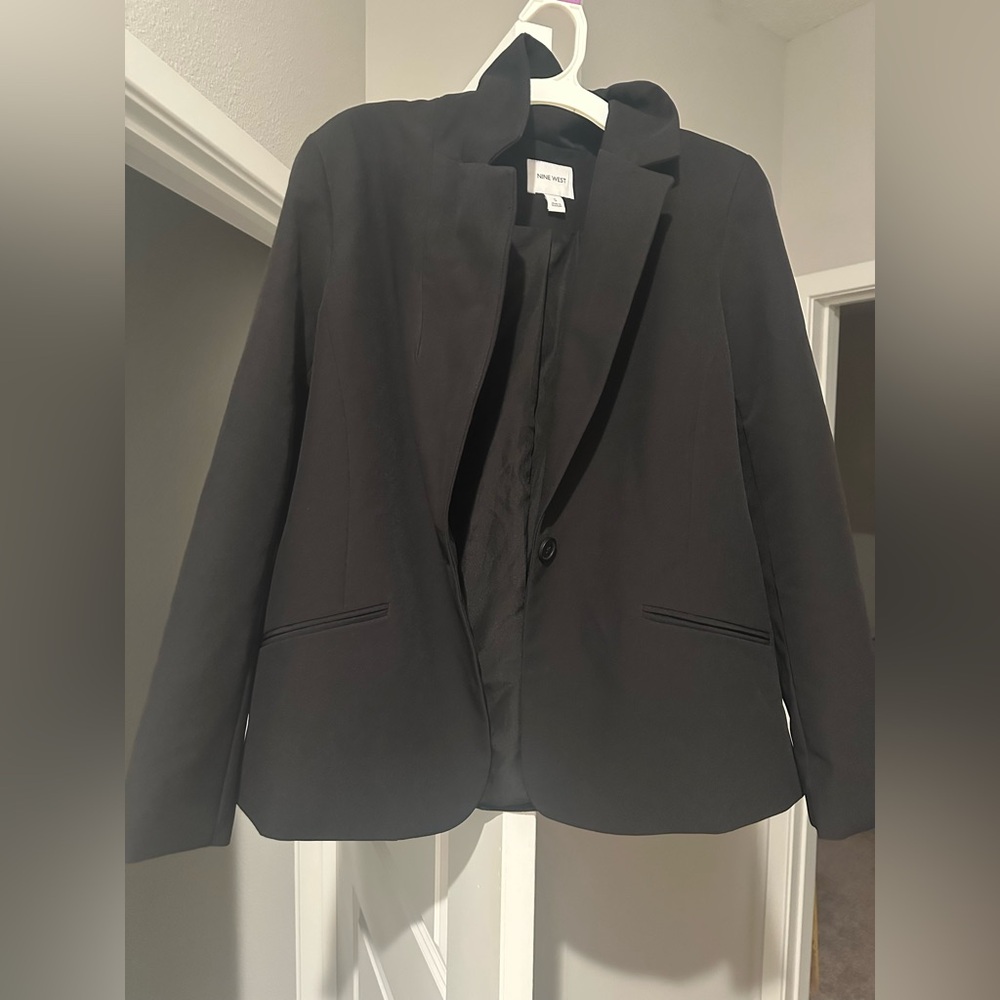Nine West Black Blazer – 3/4 Sleeve Classic
Size Small - Picture 2 of 4